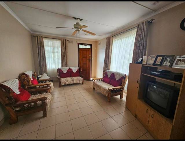 4 BEDROOM HOUSE FOR SALE IN RIET RIVER